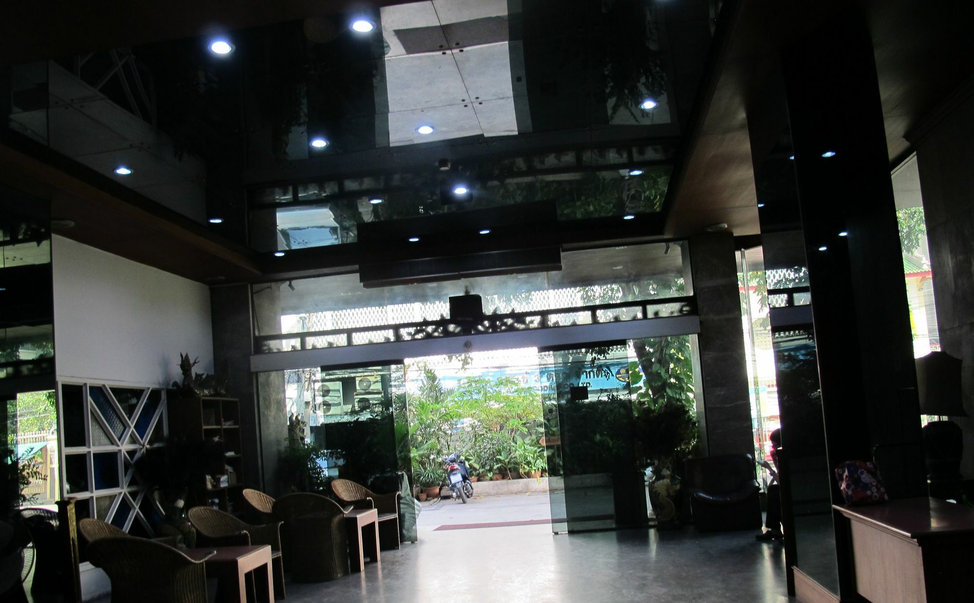 Tongpoon Hotel Bangkok Exterior foto